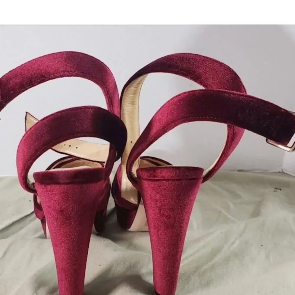 Raye Scarlet Velver Heels - Size 8 - New with Box